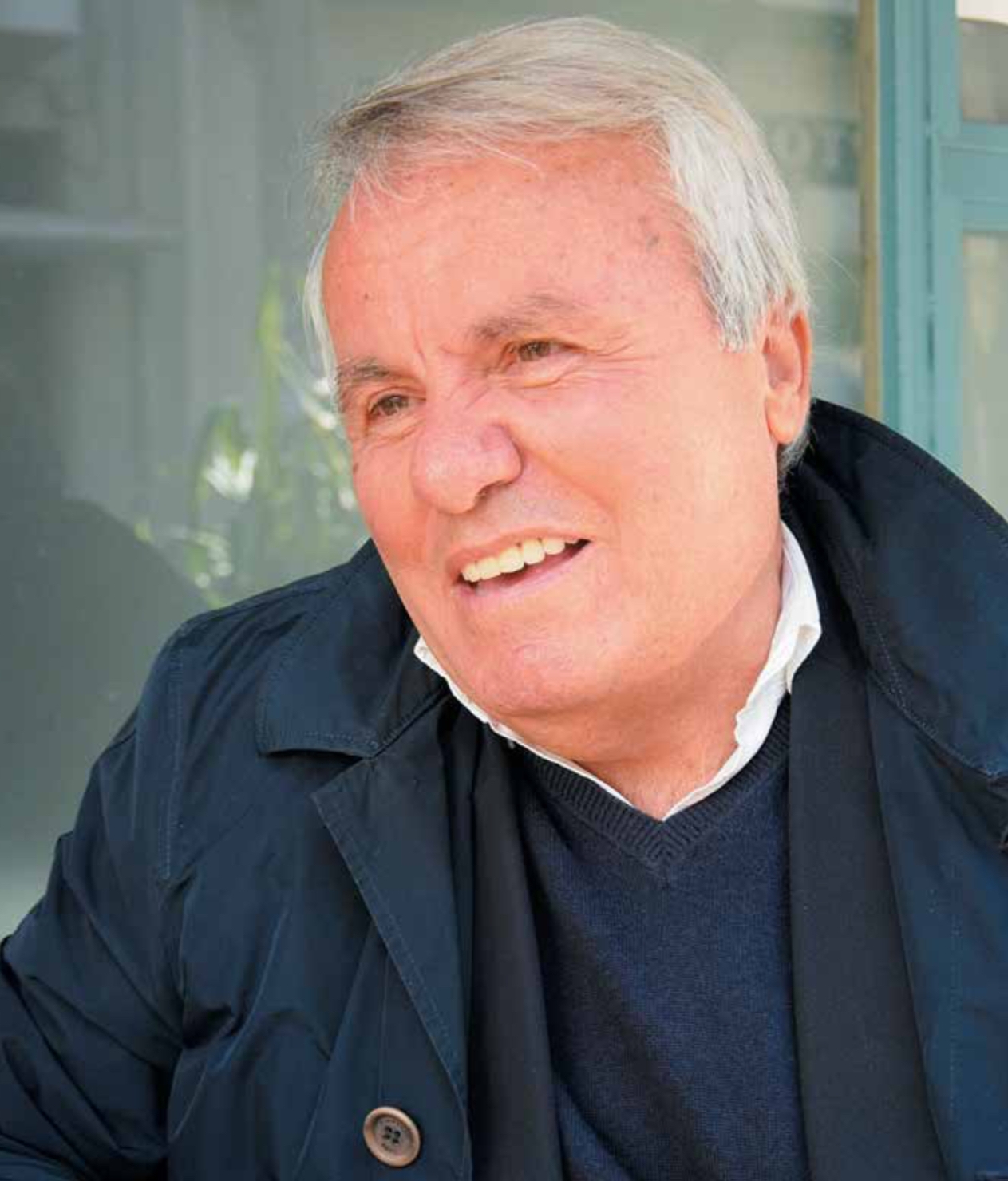 Ο άνεμος φυσά στα πλατανόφυλλα