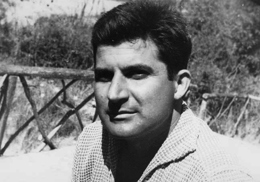 Ανάμεσα σε δύο κόσμους