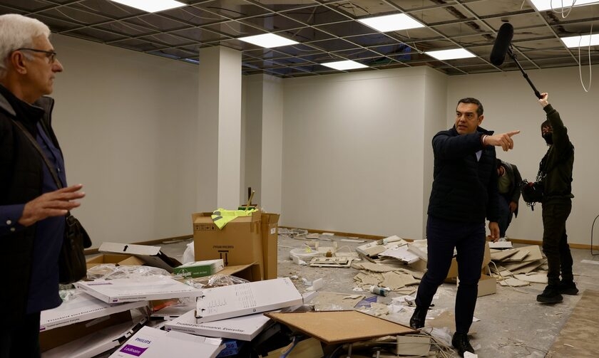 Γιουρούσι στο εποικοδόμημα