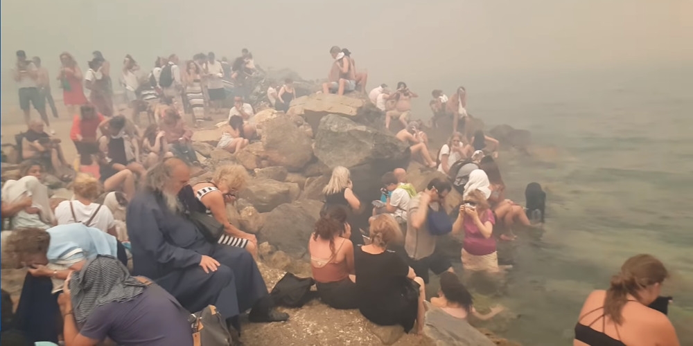 Υβρίζοντας νεκρούς