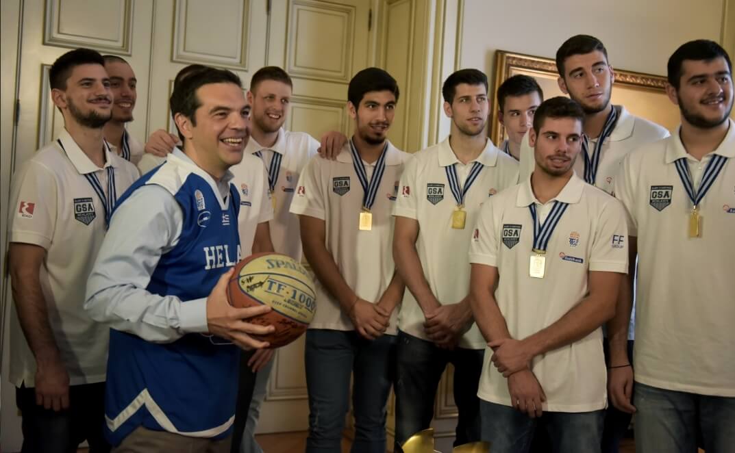 Γιατί οι ξένοι στηρίζουν τόσο αυτή την κυβέρνηση;