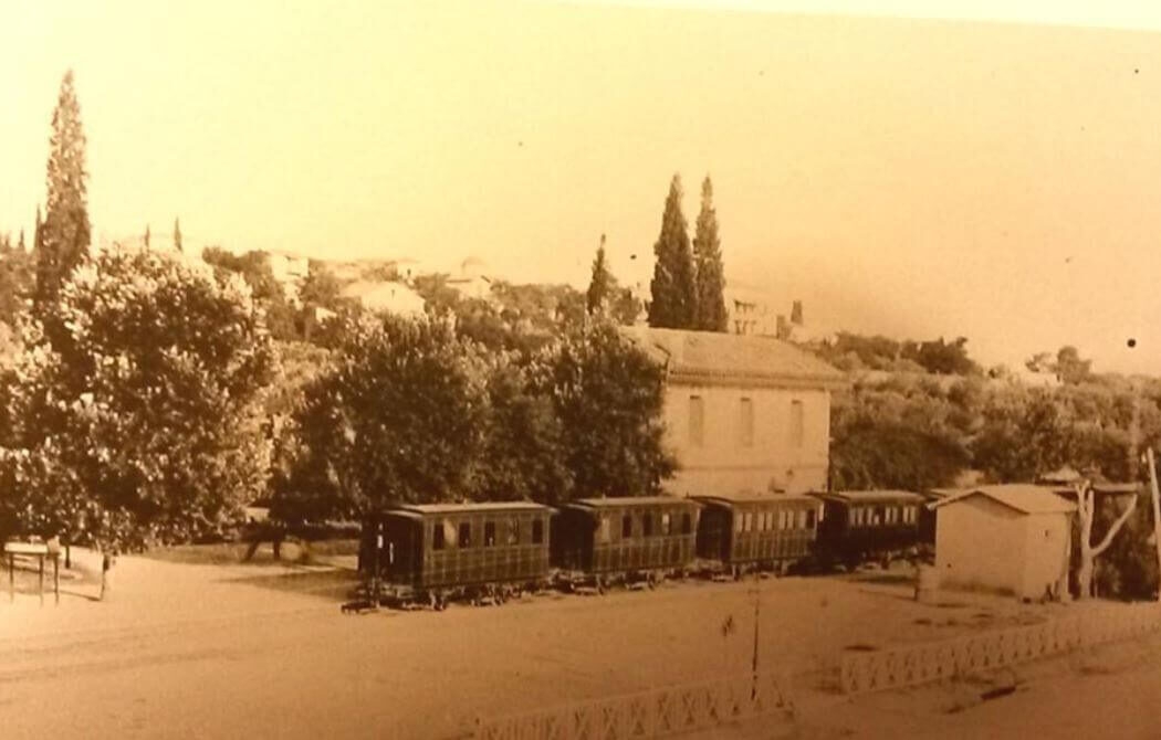 Αθήνα, εν μέση οδώ
