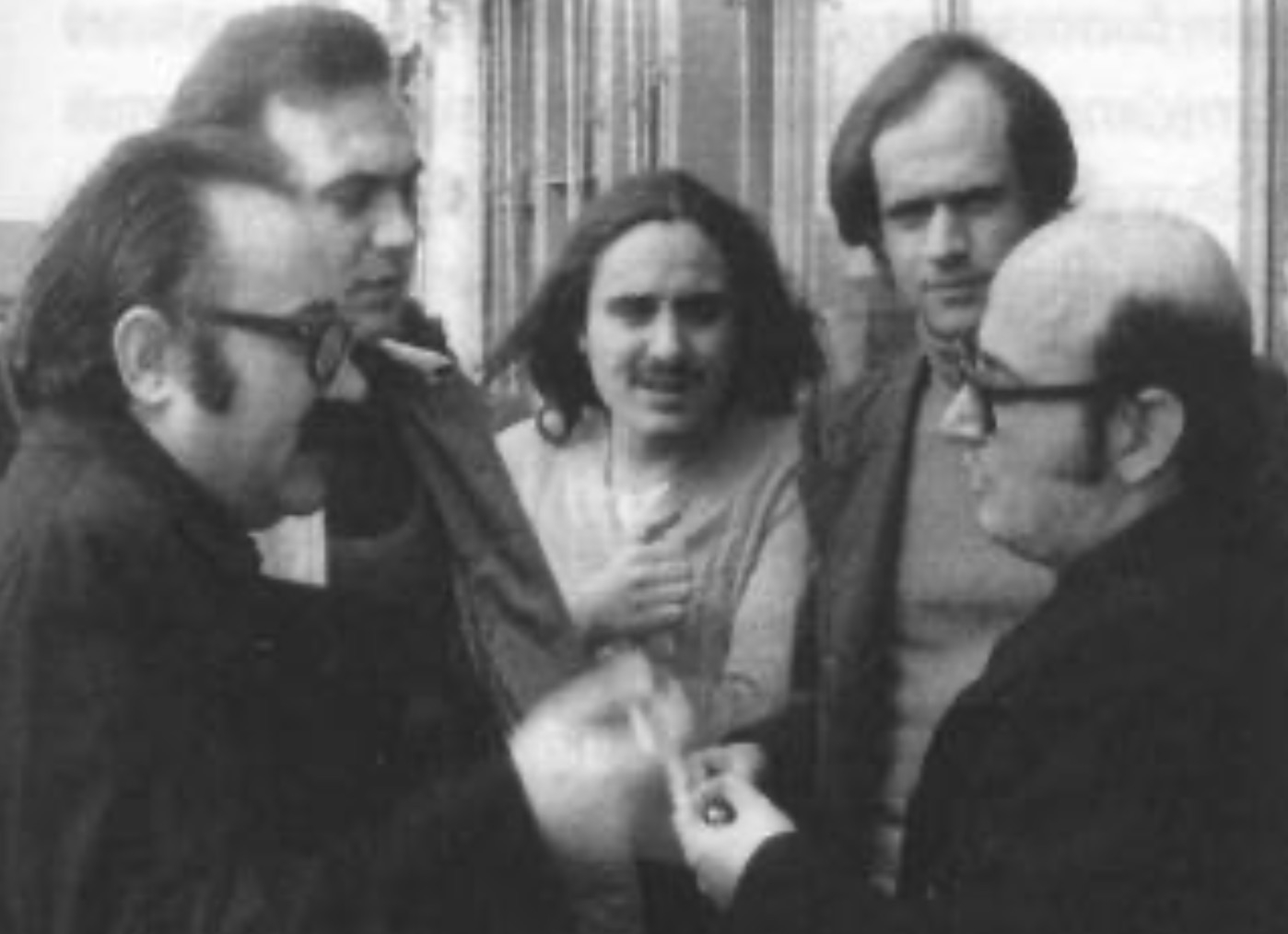 «Όλα έχουνε και κάποιο γέλιο». Μια παλιά συνέντευξη του Βαγγέλη Καργούδη
