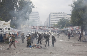 &Iota;&omicron;ύ&lambda;&iota;&omicron;&sigmaf; 2011, &kappa;ά&tau;&omega; &Pi;&lambda;&alpha;&tau;&epsilon;ί&alpha; &Sigma;&upsilon;&nu;&tau;ά&gamma;&mu;&alpha;&tau;&omicron;&sigmaf;, &Alpha;&theta;ή&nu;&alpha;. &Omicron;&iota; &Alpha;&gamma;&alpha;&nu;&alpha;&kappa;&tau;&iota;&sigma;&mu;έ&nu;&omicron;&iota; &alpha;&nu;&alpha;&sigma;&upsilon;&gamma;&kappa;&rho;&omicron;&tau;&omicron;ύ&nu;&tau;&alpha;&iota; έ&pi;&epsilon;&iota;&tau;&alpha; &alpha;&pi;ό &sigma;&upsilon;&gamma;&kappa;&rho;&omicron;ύ&sigma;&epsilon;&iota;&sigmaf; &mu;&epsilon; &tau;&eta;&nu; &alpha;&sigma;&tau;&upsilon;&nu;&omicron;&mu;ί&alpha;.