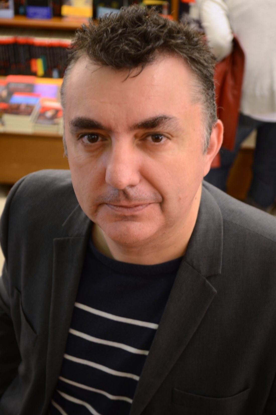 &Omicron; &iota;&sigma;&pi;&alpha;&nu;ό&sigmaf; &sigma;&upsilon;&gamma;&gamma;&rho;&alpha;&phi;έ&alpha;&sigmaf; &Mu;&alpha;&nu;&omicron;&upsilon;έ&lambda; &Beta;ί&lambda;&alpha;&sigmaf;.  