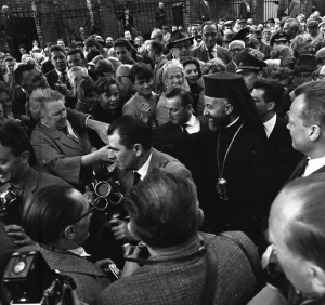 &Omicron; &pi;&rho;ό&epsilon;&delta;&rho;&omicron;&sigmaf; &Mu;&alpha;&kappa;ά&rho;&iota;&omicron;&sigmaf; &kappa;&alpha;&tau;ά &tau;&eta; &delta;&iota;ά&rho;&kappa;&epsilon;&iota;&alpha; &epsilon;&pi;ί&sigma;&eta;&mu;&eta;&sigmaf; &epsilon;&pi;ί&sigma;&kappa;&epsilon;&psi;ή&sigmaf; &tau;&omicron;&upsilon; &sigma;&tau;&omicron; &Beta;&epsilon;&rho;&omicron;&lambda;ί&nu;&omicron;, &tau;&omicron; 1962. &Eta; &Delta;ύ&sigma;&eta; &pi;&rho;&omicron;&sigma;έ&beta;&lambda;&epsilon;&pi;&epsilon; &sigma;&tau;&omicron;&nu; &Mu;&alpha;&kappa;ά&rho;&iota;&omicron; &gamma;&iota;&alpha; &tau;&eta;&nu; &epsilon;&phi;&alpha;&rho;&mu;&omicron;&gamma;ή &tau;&omicron;&upsilon; &delta;ύ&sigma;&kappa;&omicron;&lambda;&omicron;&upsilon; &sigma;&upsilon;&nu;&tau;ά&gamma;&mu;&alpha;&tau;&omicron;&sigmaf; &pi;&omicron;&upsilon; &pi;&rho;&omicron;έ&kappa;&upsilon;&psi;&epsilon; &alpha;&pi;ό &tau;&iota;&sigmaf; &sigma;&upsilon;&nu;&theta;ή&kappa;&epsilon;&sigmaf; &Zeta;&upsilon;&rho;ί&chi;&eta;&sigmaf; - &Lambda;&omicron;&nu;&delta;ί&nu;&omicron;&upsilon;. &Eta; &epsilon;&mu;&pi;&iota;&sigma;&tau;&omicron;&sigma;ύ&nu;&eta; &alpha;&upsilon;&tau;ή &alpha;&mu;&beta;&lambda;ύ&nu;&theta;&eta;&kappa;&epsilon; &mu;&epsilon;&tau;ά &tau;&omicron;&nu; &Nu;&omicron;έ&mu;&beta;&rho;&iota;&omicron; &tau;&omicron;&upsilon; 1963, ό&tau;&alpha;&nu; &omicron; &Alpha;&rho;&chi;&iota;&epsilon;&pi;ί&sigma;&kappa;&omicron;&pi;&omicron;&sigmaf; &kappa;&alpha;&iota; &pi;&rho;ό&epsilon;&delta;&rho;&omicron;&sigmaf; &tau;&eta;&sigmaf; &Kappa;ύ&pi;&rho;&omicron;&upsilon; &delta;&eta;&mu;&omicron;&sigma;&iota;&omicron;&pi;&omicron;ί&eta;&sigma;&epsilon; &tau;&eta;&nu; &pi;&rho;ό&theta;&epsilon;&sigma;ή &tau;&omicron;&upsilon; &gamma;&iota;&alpha; &alpha;&nu;&alpha;&theta;&epsilon;ώ&rho;&eta;&sigma;&eta; &tau;&omicron;&upsilon; &sigma;&upsilon;&nu;&tau;ά&gamma;&mu;&alpha;&tau;&omicron;&sigmaf;, &chi;&omega;&rho;ί&sigmaf; ό&mu;&omega;&sigmaf; &nu;&alpha; &pi;&rho;&omicron;&eta;&gamma;&eta;&theta;&epsilon;ί &delta;&iota;&alpha;&beta;&omicron;ύ&lambda;&epsilon;&upsilon;&sigma;&eta; &mu;&epsilon; &tau;&omicron;&upsilon;&sigmaf; &Tau;&omicron;&upsilon;&rho;&kappa;&omicron;&kappa;ύ&pi;&rho;&iota;&omicron;&upsilon;&sigmaf; &ndash; &mu;&epsilon; &alpha;&pi;&omicron;&tau;έ&lambda;&epsilon;&sigma;&mu;&alpha; &tau;&alpha; &pi;&rho;ώ&tau;&alpha; &sigma;&omicron;&beta;&alpha;&rho;ά &epsilon;&pi;&epsilon;&iota;&sigma;ό&delta;&iota;&alpha; &pi;&omicron;&upsilon; έ&phi;&epsilon;&rho;&alpha;&nu; &pi;&iota;&omicron; &kappa;&omicron;&nu;&tau;ά &tau;&eta; &delta;&iota;&chi;&omicron;&tau;ό&mu;&eta;&sigma;&eta;.  &nbsp;  