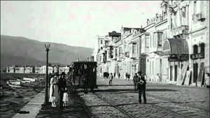 &Eta; &pi;&rho;&omicron;&kappa;&upsilon;&mu;&alpha;ί&alpha; &tau;&eta;&sigmaf; &Sigma;&mu;ύ&rho;&nu;&eta;&sigmaf;, &eta; &kappa;&epsilon;&nu;&tau;&rho;&iota;&kappa;ή &pi;&alpha;&rho;&alpha;&lambda;&iota;&alpha;&kappa;ή &lambda;&epsilon;&omega;&phi;ό&rho;&omicron;&sigmaf; &tau;&eta;&sigmaf; &pi;ό&lambda;&eta;&sigmaf;. &Epsilon;&iota;&kappa;ό&nu;&alpha; &alpha;&pi;ό &tau;&eta;&nu; &tau;&alpha;&iota;&nu;ί&alpha; &Eta; &mu;&epsilon;&gamma;ά&lambda;&eta; &pi;&upsilon;&rho;&kappa;&alpha;&gamma;&iota;ά &tau;&eta;&sigmaf; &Sigma;&mu;ύ&rho;&nu;&eta;&sigmaf; &tau;&omicron;&upsilon; George Magarian, 1922.  &nbsp; 