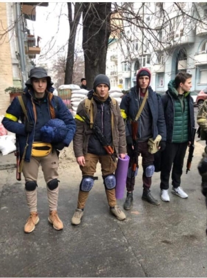&Theta;&omicron;&upsilon;&kappa;&upsilon;&delta;ί&delta;&eta;&sigmaf; III, 82.2: &Omicron;  &pi;ό&lambda;&epsilon;&mu;&omicron;&sigmaf; &epsilon;ί&nu;&alpha;&iota; &beta;ί&alpha;&iota;&omicron;&sigmaf; &delta;&iota;&delta;ά&sigma;&kappa;&alpha;&lambda;&omicron;&sigmaf;. &Phi;&iota;&lambda;ό&lambda;&omicron;&gamma;&omicron;&iota; &kappa;&alpha;&iota; &mu;&epsilon;&tau;&alpha;&phi;&rho;&alpha;&sigma;&tau;έ&sigmaf; &tau;&omicron; &sigma;&upsilon;&zeta;&eta;&tau;&omicron;ύ&nu;, &epsilon;ί&nu;&alpha;&iota; &delta;ά&sigma;&kappa;&alpha;&lambda;&omicron;&sigmaf; &tau;&eta;&sigmaf; &beta;ί&alpha;&sigmaf;, &tau;&omega;&nu; &beta;ί&alpha;&iota;&omega;&nu; &pi;&rho;&alpha;&gamma;&mu;ά&tau;&omega;&nu;, ή &epsilon;ί&nu;&alpha;&iota; &delta;ά&sigma;&kappa;&alpha;&lambda;&omicron;&sigmaf; &mu;έ&sigma;&alpha; &sigma;&tau;&eta; &beta;ί&alpha; (Jacqueline de Romilly), &beta;&iota;&alpha;&sigma;&tau;&iota;&kappa;ό&sigmaf; - &pi;&omicron;&upsilon; &epsilon;&delta;ώ &delta;&iota;&alpha;&beta;ά&zeta;&epsilon;&tau;&alpha;&iota; &kappa;&alpha;&iota; &mu;&epsilon; &tau;&eta;&nu; &kappa;&alpha;&tau;&alpha;&chi;&rho;&eta;&sigma;&tau;&iota;&kappa;ή &delta;ί&phi;&theta;&omicron;&gamma;&gamma;&omicron; [&iota;&alpha;] &delta;&iota;&alpha;&lambda;&upsilon;&mu;έ&nu;&eta;: &beta; &iota; &alpha; &sigma;&tau;&iota;&kappa;ό&sigmaf;, &delta;ά&sigma;&kappa;&alpha;&lambda;&omicron;&sigmaf; &pi;&omicron;&upsilon; &beta;&iota;ά&zeta;&epsilon;&iota;, &sigma;&epsilon; &upsilon;&pi;&omicron;&chi;&rho;&epsilon;ώ&nu;&epsilon;&iota;, &sigma;&epsilon; &alpha;&nu;&alpha;&gamma;&kappa;ά&zeta;&epsilon;&iota; &nu;&alpha; &mu;ά&theta;&epsilon;&iota;&sigmaf;, &gamma;&rho;ή&gamma;&omicron;&rho;&alpha;. - &Pi;&alpha;&nu;&tau;&epsilon;&lambda;ή&sigmaf; &Mu;&pi;&alpha;&sigma;ά&kappa;&omicron;&sigmaf; (&eta; &epsilon;&iota;&kappa;ό&nu;&alpha; &alpha;&upsilon;&tau;ή, &pi;&omicron;&upsilon; &kappa;&upsilon;&kappa;&lambda;&omicron;&phi;ό&rho;&eta;&sigma;&epsilon; &sigma;&tau;&omicron; twitter &tau;&iota;&sigmaf; &pi;&rho;ώ&tau;&epsilon;&sigmaf; &mu;έ&rho;&epsilon;&sigmaf; &tau;&eta;&sigmaf; &rho;&omega;&sigma;&iota;&kappa;ή&sigmaf; &epsilon;&iota;&sigma;&beta;&omicron;&lambda;ή&sigmaf;, &epsilon;&nu;έ&pi;&nu;&epsilon;&upsilon;&sigma;&epsilon; &tau;&omicron;&nu; &Alpha;&lambda;έ&kappa;&omicron; &Pi;&alpha;&pi;&alpha;&delta;ά&tau;&omicron; &gamma;&iota;&alpha; &tau;&omicron; &epsilon;&xi;ώ&phi;&upsilon;&lambda;&lambda;&omicron; &tau;&omicron;&upsilon; &tau;&epsilon;ύ&chi;&omicron;&upsilon;&sigmaf; 128, ό&pi;&omicron;&upsilon; &pi;&omicron;&lambda;ύ &sigma;ύ&nu;&tau;&omicron;&mu;&alpha; &sigma;&tau;ή&theta;&eta;&kappa;&epsilon; έ&nu;&alpha; &omicron;&upsilon;&sigma;&iota;&alpha;&sigma;&tau;&iota;&kappa;ό &alpha;&phi;&iota;έ&rho;&omega;&mu;&alpha; &gamma;&iota;&alpha; &tau;&eta;&nu; &Omicron;&upsilon;&kappa;&rho;&alpha;&nu;ί&alpha;)