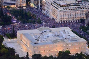 &Alpha;&theta;ή&nu;&alpha;, &pi;&lambda;&alpha;&tau;&epsilon;ί&alpha; &Sigma;&upsilon;&nu;&tau;ά&gamma;&mu;&alpha;&tau;&omicron;&sigmaf;, 30/6/2015. &Sigma;&upsilon;&gamma;&kappa;έ&nu;&tau;&rho;&omega;&sigma;&eta; &tau;&omicron;&upsilon; &kappa;&iota;&nu;ή&mu;&alpha;&tau;&omicron;&sigmaf; &Mu;έ&nu;&omicron;&upsilon;&mu;&epsilon; &Epsilon;&upsilon;&rho;ώ&pi;&eta;. &Eta; &delta;&eta;&mu;&omicron;&kappa;&rho;&alpha;&tau;&iota;&kappa;ή &epsilon;&pi;&iota;&mu;&omicron;&nu;ή &mu;&iota;&alpha;&sigmaf; &omicron;&mu;ά&delta;&alpha;&sigmaf; &pi;&omicron;&lambda;&iota;&tau;ώ&nu; &nu;&alpha; &pi;&alpha;&rho;&alpha;&mu;&epsilon;ί&nu;&epsilon;&iota; &eta; &Epsilon;&lambda;&lambda;ά&delta;&alpha; &sigma;&tau;&eta;&nu; &Epsilon;&upsilon;&rho;&omega;&pi;&alpha;ϊ&kappa;ή Έ&nu;&omega;&sigma;&eta;, &pi;&omicron;&upsilon; &sigma;&upsilon;&nu;έ&beta;&alpha;&lambda;&alpha;&nu; &sigma;&tau;&eta; &delta;&eta;&mu;&iota;&omicron;&upsilon;&rho;&gamma;ί&alpha; &epsilon;&nu;ό&sigmaf; &rho;&epsilon;ύ&mu;&alpha;&tau;&omicron;&sigmaf; &pi;&omicron;&upsilon; &epsilon;&kappa;&phi;&rho;ά&sigma;&tau;&eta;&kappa;&epsilon; &mu;&epsilon; &mu;&alpha;&zeta;&iota;&kappa;έ&sigmaf; &sigma;&upsilon;&gamma;&kappa;&epsilon;&nu;&tau;&rho;ώ&sigma;&epsilon;&iota;&sigmaf;, &chi;&omega;&rho;ί&sigmaf; &beta;ί&alpha;, &upsilon;&pi;έ&rho; &alpha;&upsilon;&tau;ή&sigmaf; &tau;&eta;&sigmaf; &lambda;ύ&sigma;&eta;&sigmaf; &kappa;&alpha;&iota;, &lambda;ί&gamma;&omicron; &alpha;&rho;&gamma;ό&tau;&epsilon;&rho;&alpha;, &epsilon;&kappa;&pi;&rho;&omicron;&sigma;ώ&pi;&eta;&sigma;&epsilon; &tau;&omicron; &Nu;&Alpha;&Iota;, &sigma;&tau;&eta; &delta;&eta;&mu;&omicron;&psi;ή&phi;&iota;&sigma;&mu;&alpha; &tau;&omicron;&upsilon; 2015, &omicron;&delta;ή&gamma;&eta;&sigma;&epsilon; &tau;&eta;&nu; &upsilon;&iota;&omicron;&theta;έ&tau;&eta;&sigma;&eta; &alpha;&pi;ό &mu;&epsilon;&rho;&iota;&kappa;&omicron;ύ&sigmaf; &upsilon;&pi;&epsilon;&rho;&alpha;&sigma;&pi;&iota;&sigma;&tau;έ&sigmaf; ή &alpha;&pi;&omicron;&lambda;&omicron;&gamma;&eta;&tau;έ&sigmaf; &tau;&eta;&sigmaf; &pi;&omicron;&lambda;&iota;&tau;&iota;&kappa;ή&sigmaf; &tau;&omicron;&upsilon; &alpha;&nu;&tau;&iota;&mu;&nu;&eta;&mu;&omicron;&nu;ί&omicron;&upsilon; &kappa;&alpha;&iota; &tau;&eta;&sigmaf; &alpha;&nu;&tau;&iota;&pi;&alpha;&lambda;ό&tau;&eta;&tau;&alpha;&sigmaf; &sigma;&tau;&eta; &Delta;ύ&sigma;&eta;, &tau;&omicron;&nu; &pi;&rho;&omicron;&sigma;&delta;&iota;&omicron;&rho;&iota;&sigma;&mu;ό &laquo;&alpha;&kappa;&rho;&alpha;ί&omicron; &Kappa;έ&nu;&tau;&rho;&omicron;&raquo; &gamma;&iota;&alpha; &sigma;&tau;&epsilon;&lambda;έ&chi;&eta; &kappa;&alpha;&iota; &upsilon;&pi;&omicron;&sigma;&tau;&eta;&rho;&iota;&kappa;&tau;έ&sigmaf; &tau;&omicron;&upsilon; &kappa;&iota;&nu;ή&mu;&alpha;&tau;&omicron;&sigmaf; &laquo;&Mu;έ&nu;&omicron;&upsilon;&mu;&epsilon; &Epsilon;&upsilon;&rho;ώ&pi;&eta;&raquo;.