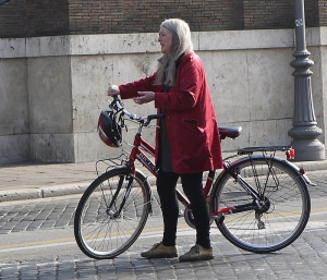 H &sigma;&pi;&omicron;&upsilon;&delta;&alpha;ί&alpha; Mary Beard, &alpha;&pi;ό &tau;&iota;&sigmaf; &pi;&iota;&omicron; &gamma;&nu;&omega;&sigma;&tau;έ&sigmaf; &kappa;&lambda;&alpha;&sigma;&iota;&kappa;ί&sigma;&tau;&rho;&iota;&epsilon;&sigmaf; &tau;&eta;&sigmaf; &Beta;&rho;&epsilon;&tau;&alpha;&nu;ί&alpha;&sigmaf; &theta;&alpha; &sigma;&upsilon;&nu;&tau;&alpha;&xi;&iota;&omicron;&delta;&omicron;&tau;&eta;&theta;&epsilon;ί &mu;&epsilon;&tau;ά &alpha;&pi;ό &sigma;&chi;&epsilon;&delta;ό&nu; 40 &chi;&rho;ό&nu;&iota;&alpha; &sigma;&tau;&eta; &theta;έ&sigma;&eta; &tau;&eta;&sigmaf; Fellow &Kappa;&lambda;&alpha;&sigma;&iota;&kappa;ώ&nu; &Sigma;&pi;&omicron;&upsilon;&delta;ώ&nu; &sigma;&tau;&omicron; Newnham. &Eta; &kappa;&lambda;&eta;&rho;&omicron;&nu;&omicron;&mu;&iota;ά &tau;&eta;&sigmaf; &kappa;&alpha;&iota; &tau;&omicron; &mu;έ&lambda;&lambda;&omicron;&nu; &tau;&omega;&nu; &kappa;&lambda;&alpha;&sigma;&iota;&kappa;ώ&nu; &sigma;&pi;&omicron;&upsilon;&delta;ώ&nu; &sigma;&tau;&omicron; &Kappa;&omicron;&lambda;έ&gamma;&iota;&omicron; &alpha;&upsilon;&tau;ό &delta;&iota;&alpha;&sigma;&phi;&alpha;&lambda;ί&zeta;&omicron;&nu;&tau;&alpha;&iota; &chi;ά&rho;&eta; &sigma;&epsilon; &mu;&iota;&alpha; &pi;&lambda;ή&rho;&omega;&sigmaf; &chi;&rho;&eta;&mu;&alpha;&tau;&omicron;&delta;&omicron;&tau;&omicron;ύ&mu;&epsilon;&nu;&eta; &theta;έ&sigma;&eta; &Kappa;&lambda;&alpha;&sigma;&iota;&kappa;ώ&nu; &Sigma;&pi;&omicron;&upsilon;&delta;ώ&nu;.