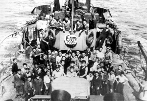 &Nu;&alpha;ύ&tau;&epsilon;&sigmaf; &tau;&omicron;&upsilon; &alpha;&nu;&tau;&iota;&tau;&omicron;&rho;&pi;&iota;&lambda;&iota;&kappa;&omicron;ύ &Pi;ί&nu;&delta;&omicron;&sigmaf;, &pi;&rho;&omicron;&sigma;&kappa;&epsilon;ί&mu;&epsilon;&nu;&omicron;&iota; &sigma;&tau;&omicron; &Epsilon;&Alpha;&Mu;, &gamma;&iota;&omicron;&rho;&tau;ά&zeta;&omicron;&upsilon;&nu; &tau;&eta;&nu; &Pi;&rho;&omega;&tau;&omicron;&mu;&alpha;&gamma;&iota;ά &tau;&omicron;&upsilon; 1944. &Eta; &phi;&omega;&tau;&omicron;&gamma;&rho;&alpha;&phi;ί&alpha; έ&chi;&epsilon;&iota; &lambda;&eta;&phi;&theta;&epsilon;ί &pi;&epsilon;&rho;ί&pi;&omicron;&upsilon; έ&nu;&alpha; &mu;ή&nu;&alpha; &mu;&epsilon;&tau;ά &tau;&eta;&nu; &kappa;&alpha;&tau;&alpha;&sigma;&tau;&omicron;&lambda;ή &tau;&omicron;&upsilon; &kappa;&iota;&nu;ή&mu;&alpha;&tau;&omicron;&sigmaf; &tau;&eta;&sigmaf; &Mu;έ&sigma;&eta;&sigmaf; &Alpha;&nu;&alpha;&tau;&omicron;&lambda;ή&sigmaf;, &epsilon;&nu;ώ &tau;&omicron; &Pi;ί&nu;&delta;&omicron;&sigmaf; &beta;&rho;&iota;&sigma;&kappa;ό&tau;&alpha;&nu; &sigma;&tau;&omicron; &lambda;&iota;&mu;ά&nu;&iota; &tau;&omicron;&upsilon; &Omicron;&rho;ά&nu;. 