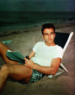 &Omicron; &eta;&theta;&omicron;&pi;&omicron;&iota;ό&sigmaf; &Mu;&omicron;&nu;&tau;&gamma;&kappa;ό&mu;&epsilon;&rho;&iota; &Kappa;&lambda;&iota;&phi;&tau; (1920-1966) &mu;&epsilon;&lambda;&epsilon;&tau;ά &sigma;&tau;&eta;&nu; &pi;&alpha;&rho;&alpha;&lambda;ί&alpha;. &Eta; &mu;&upsilon;&theta;&omicron;&lambda;&omicron;&gamma;ί&alpha; &tau;&omicron;&upsilon; &Chi;ό&lambda;&iota;&gamma;&omicron;&upsilon;&nu;&tau; &sigma;&upsilon;&chi;&nu;ά &sigma;&upsilon;&nu;έ&delta;&epsilon;&epsilon; &tau;&omicron;&upsilon;&sigmaf; &sigma;&tau;&alpha;&rho; &tau;&eta;&sigmaf; &mu;&epsilon; &tau;&eta;&nu; &alpha;&nu;ά&gamma;&nu;&omega;&sigma;&eta;.