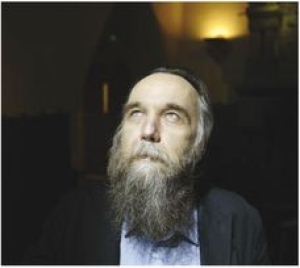 &Omicron; &Alpha;&lambda;&epsilon;&xi;ά&nu;&tau;&epsilon;&rho; &Nu;&tau;&omicron;ύ&gamma;&kappa;&iota;&nu;. &Omicron;&iota; &sigma;&chi;έ&sigma;&epsilon;&iota;&sigmaf; &tau;&omicron;&upsilon; &mu;&epsilon; &tau;&omicron;&nu; &upsilon;&pi;&omicron;&upsilon;&rho;&gamma;ό &Epsilon;&xi;&omega;&tau;&epsilon;&rho;&iota;&kappa;ώ&nu; &Nu;ί&kappa;&omicron; &Kappa;&omicron;&tau;&zeta;&iota;ά (&alpha;&nu; &mu;&eta; &tau;&iota; ά&lambda;&lambda;&omicron;, έ&chi;&epsilon;&iota; &delta;ώ&sigma;&epsilon;&iota; &delta;&iota;ά&lambda;&epsilon;&xi;&eta; &sigma;&tau;&omicron; &mu;ά&theta;&eta;&mu;ά &tau;&omicron;&upsilon; &kappa;&alpha;&iota; έ&chi;&epsilon;&iota; &phi;&omega;&tau;&omicron;&gamma;&rho;&alpha;&phi;&eta;&theta;&epsilon;ί &mu;&alpha;&zeta;ί &tau;&omicron;&upsilon;) &epsilon;ί&chi;&alpha;&nu; &alpha;&pi;&omicron;&tau;έ&lambda;&epsilon;&sigma;&mu;&alpha; &pi;&omicron;&lambda;&lambda;ά &delta;&eta;&mu;&omicron;&sigma;&iota;&epsilon;ύ&mu;&alpha;&tau;&alpha; &tau;&omicron;&upsilon; &delta;&iota;&epsilon;&theta;&nu;&omicron;ύ&sigmaf; &Tau;ύ&pi;&omicron;&upsilon;, &sigma;&tau;&alpha; &omicron;&pi;&omicron;ί&alpha; &delta;έ&sigma;&pi;&omicron;&zeta;&epsilon; &tau;&omicron; &epsilon;&rho;ώ&tau;&eta;&mu;&alpha; &alpha;&nu; &eta; &Epsilon;&lambda;&lambda;ά&delta;&alpha; &epsilon;&pi;&iota;&mu;έ&nu;&epsilon;&iota; &epsilon;&upsilon;&rho;&omega;&pi;&alpha;ϊ&kappa;ά. &Sigma;&tau;&omicron; &pi;&alpha;&rho;&epsilon;&lambda;&theta;ό&nu;, έ&chi;&epsilon;&iota; &sigma;&upsilon;&nu;&alpha;&nu;&tau;&eta;&theta;&epsilon;ί &kappa;&alpha;&iota; &mu;&epsilon; &sigma;&tau;&epsilon;&lambda;έ&chi;&eta; &tau;&eta;&sigmaf; &Chi;&rho;&upsilon;&sigma;ή&sigmaf; &Alpha;&upsilon;&gamma;ή&sigmaf;. (&Eta; &lambda;&epsilon;&zeta;ά&nu;&tau;&alpha; &tau;&omicron;&upsilon; &tau;&epsilon;ύ&chi;&omicron;&upsilon;&sigmaf; 52)