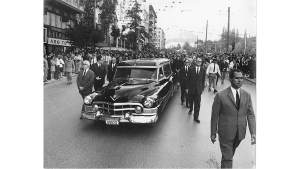 &Alpha;&theta;ή&nu;&alpha;, 22 &Sigma;&epsilon;&pi;&tau;&epsilon;&mu;&beta;&rho;ί&omicron;&upsilon; 1971. H &pi;&rho;&omega;&tau;&omicron;&phi;&alpha;&nu;&omicron;ύ&sigmaf; &mu;&alpha;&zeta;&iota;&kappa;ό&tau;&eta;&tau;&alpha;&sigmaf; &tau;&alpha; &chi;&rho;ό&nu;&iota;&alpha; &tau;&eta;&sigmaf; &delta;&iota;&kappa;&tau;&alpha;&tau;&omicron;&rho;ί&alpha;&sigmaf; &pi;&omicron;&mu;&pi;ή &mu;&epsilon; &tau;&omicron; &phi;έ&rho;&epsilon;&tau;&rho;&omicron; &tau;&omicron;&upsilon; &Gamma;&iota;ώ&rho;&gamma;&omicron;&upsilon; &Sigma;&epsilon;&phi;έ&rho;&eta;, &alpha;&pi;ό &tau;&eta;&nu; &pi;&lambda;&alpha;&tau;&epsilon;ί&alpha; &Sigma;&upsilon;&nu;&tau;ά&gamma;&mu;&alpha;&tau;&omicron;&sigmaf; &mu;έ&chi;&rho;&iota; &tau;&omicron; &Alpha;΄ &Nu;&epsilon;&kappa;&rho;&omicron;&tau;&alpha;&phi;&epsilon;ί&omicron;, &epsilon;&xi;&epsilon;&lambda;ή&phi;&theta;&eta; &omega;&sigmaf; &delta;&iota;&alpha;&delta;ή&lambda;&omega;&sigma;&eta; &kappa;&alpha;&tau;ά &tau;&omicron;&upsilon; &alpha;&nu;&epsilon;&lambda;&epsilon;ύ&theta;&epsilon;&rho;&omicron;&upsilon; &kappa;&alpha;&theta;&epsilon;&sigma;&tau;ώ&tau;&omicron;&sigmaf; &tau;&omega;&nu; &sigma;&upsilon;&nu;&tau;&alpha;&gamma;&mu;&alpha;&tau;&alpha;&rho;&chi;ώ&nu;.  
