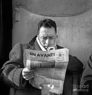 O &Alpha;&lambda;&mu;&pi;έ&rho; &Kappa;&alpha;&mu;ύ &tau;&omicron; 1945, &delta;&iota;&alpha;&beta;ά&zeta;&omicron;&nu;&tau;&alpha;&sigmaf; &tau;&eta;&nu; &epsilon;&phi;&eta;&mu;&epsilon;&rho;ί&delta;&alpha; El Avant! 